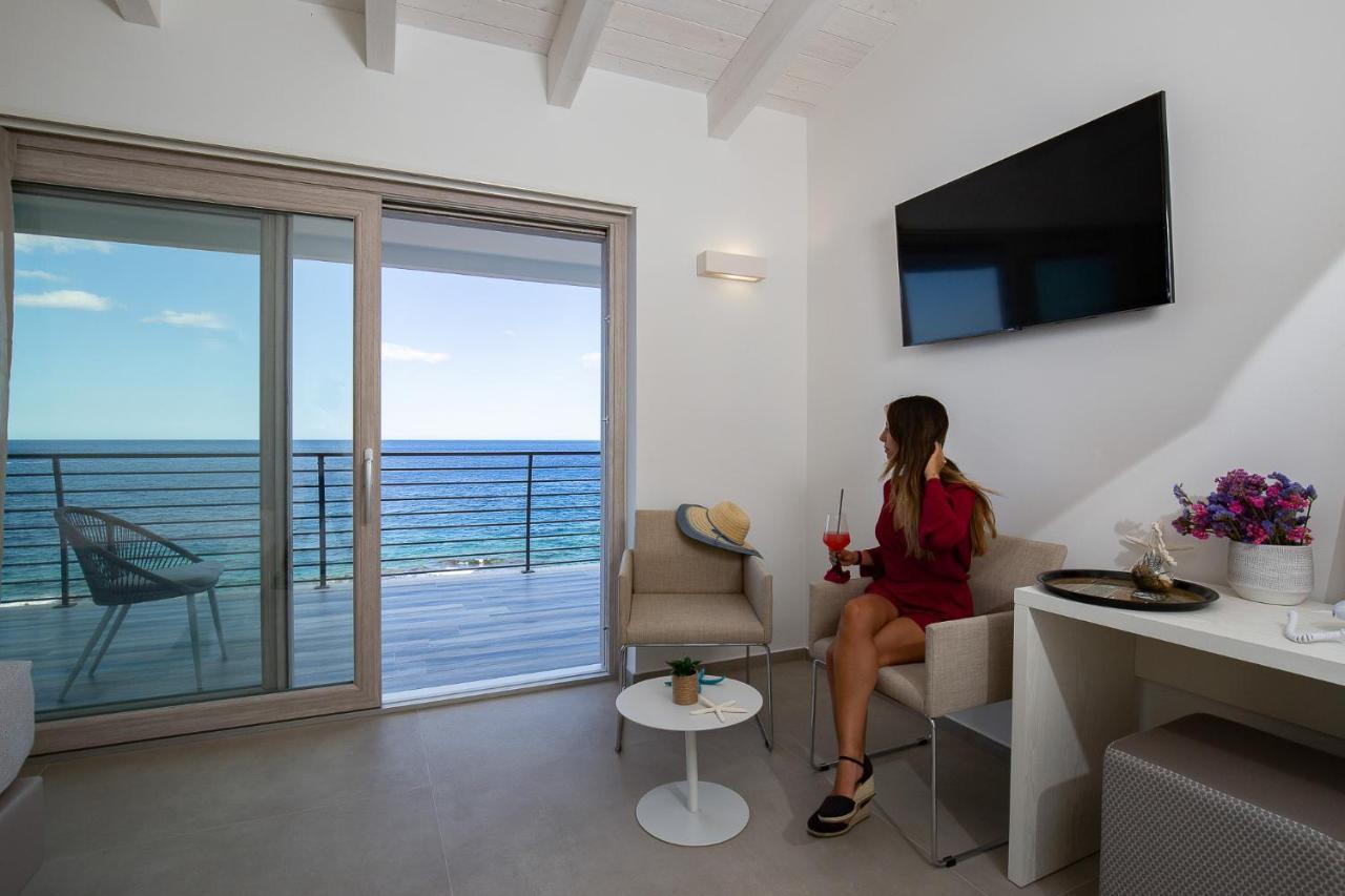 Hotel Caramare カーラゴノネ エクステリア 写真